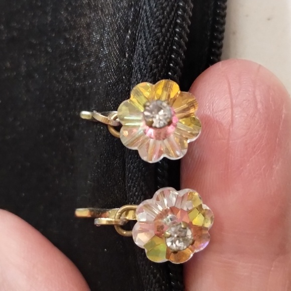 Jewelry - Dainty pearlescent beaded clip on earrings scalloped floral shaped